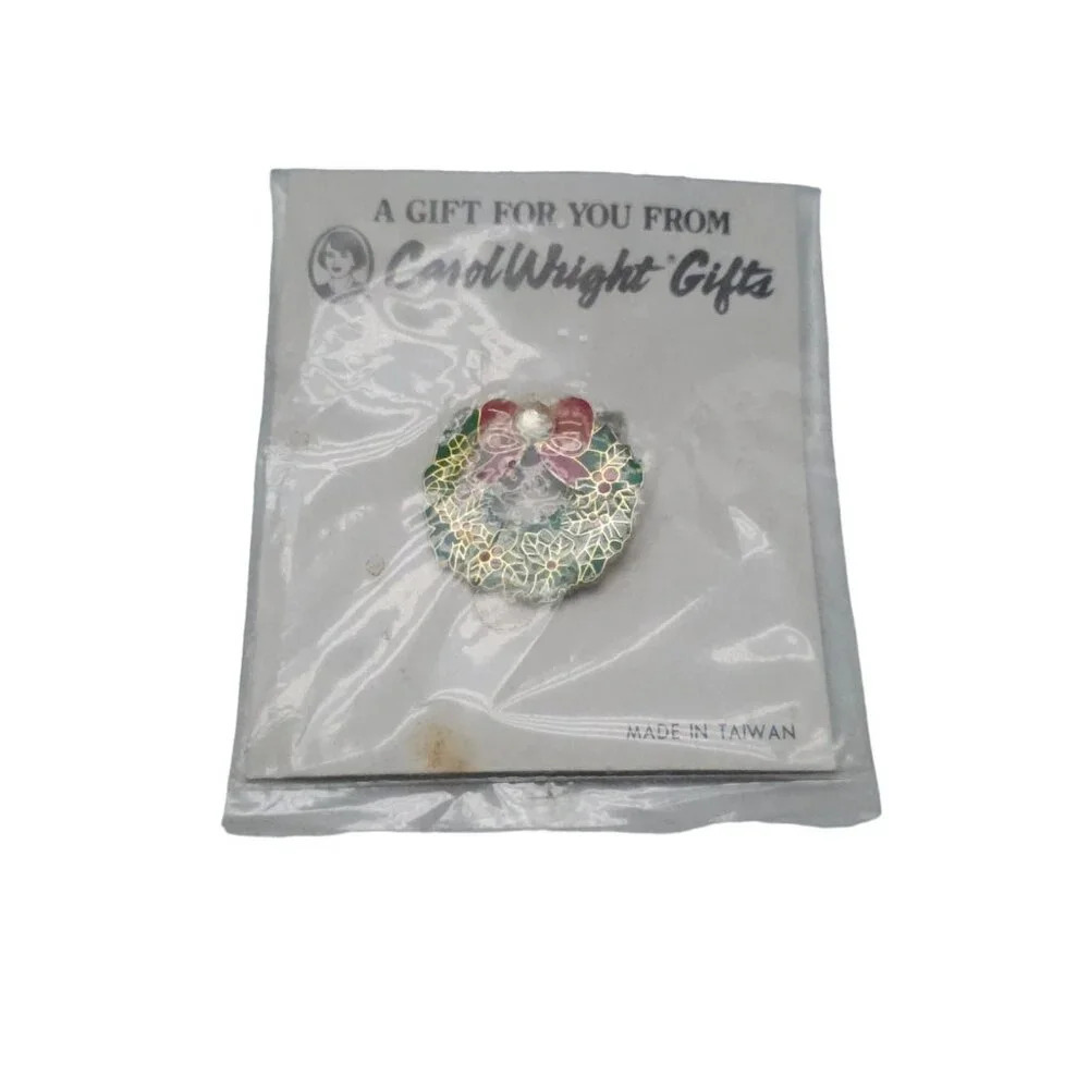 Carol Wright Gifts Christmas Wreath Rhinestone Enamel Brooch Pin Gold Tone VTG